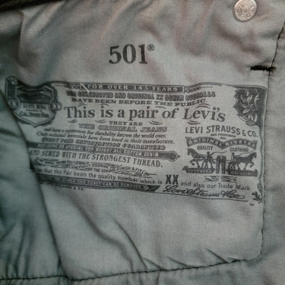 LEVI'S 501 Black Raw Hem Ribcage Button Fly Distressed Jeans Short Size 28 - Picture 9 of 12